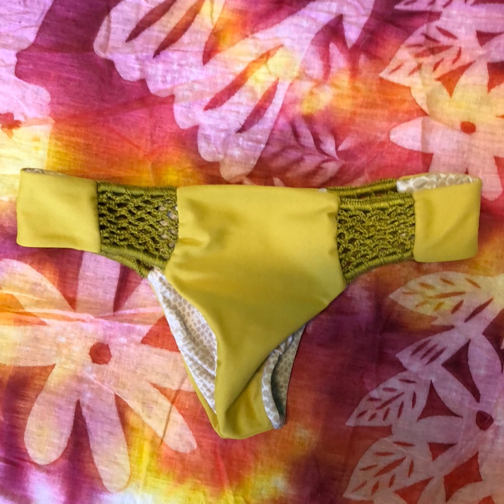 Acacia pinapple bottoms size s